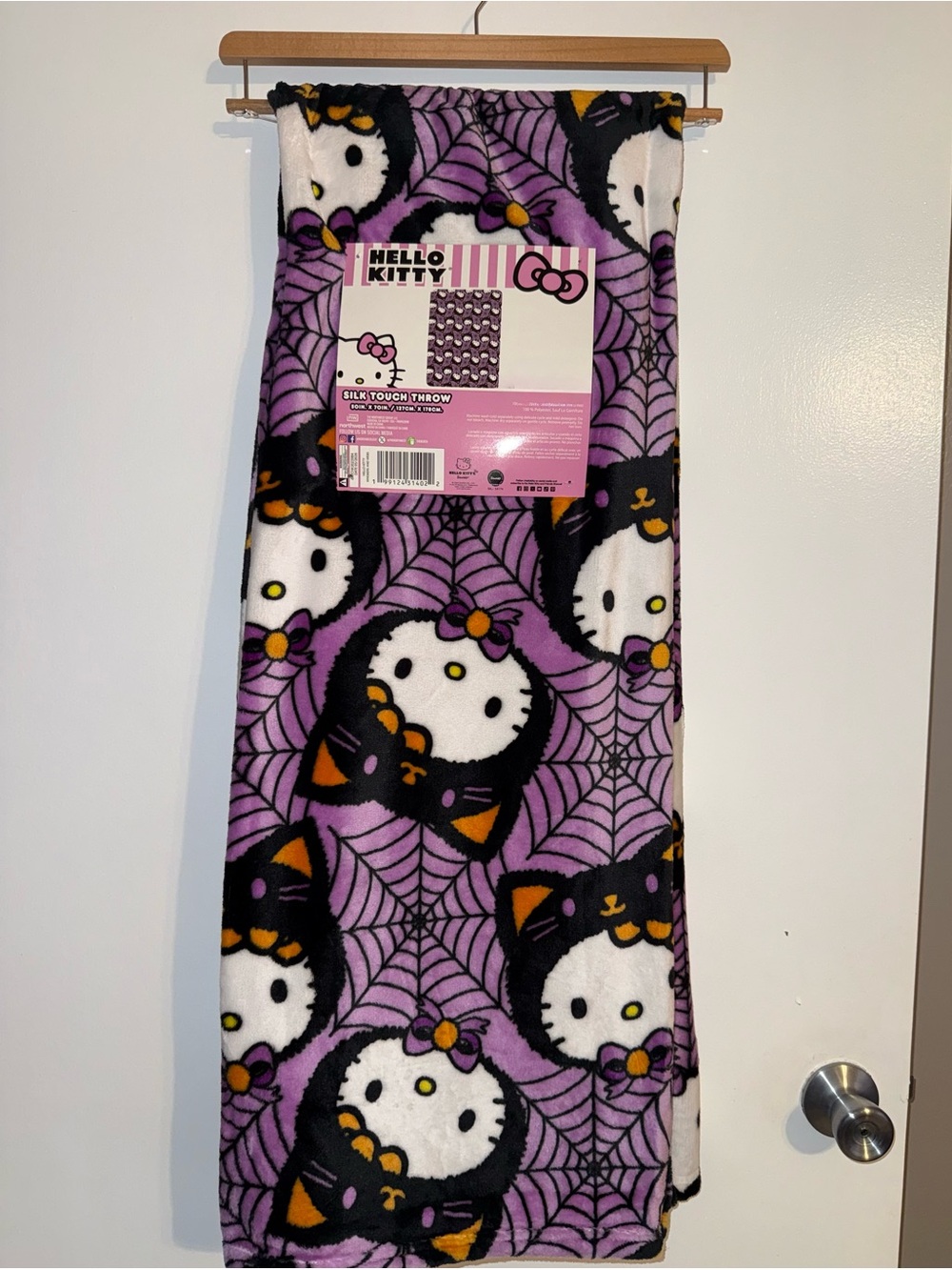 🆕 Hello Kitty Halloween Silk Touch Throw Blanket 50x70 Spider Web